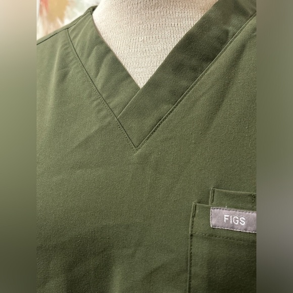 FIGS Dark Olive Catarina Top Technical Collection Limited Edition Size Small - Picture 3 of 4